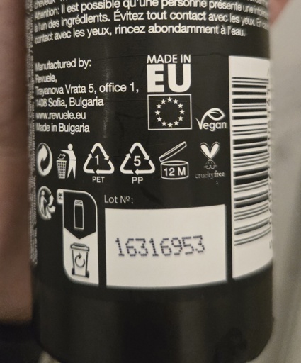 A shampoo bottle with a logo of EU flag and the text "Made in EU" above it on its back.