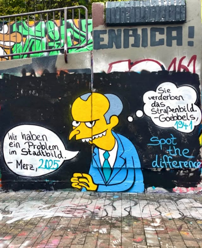 Graffiti | Mr. Burns aus den Simpsons |Sprechblase links 'Wir haben ein Problem im Stadtbild - Merz, 2025' | Gedankenblase rechts 'Sie verderben das Straßenbild - Goebbels, 1941' | Dazu der Text 'Spot the difference'.